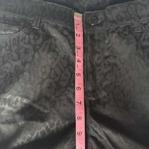 Ann Taylor Curvy Fit Leopard Print 5-Pocket Jean in Black Size 10 EUC - Picture 7 of 9